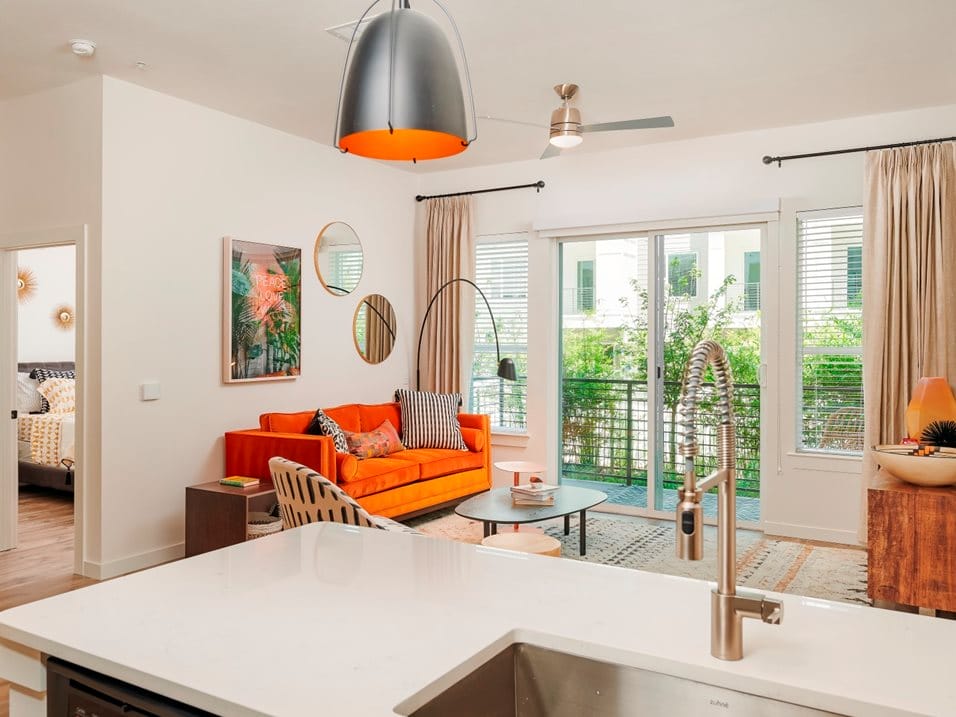 A look at a Copeland apartment and it's use of natural lighting.
